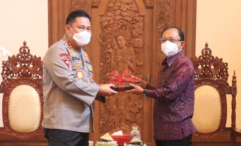 podiumnews.com-Pindah Tugas, Irjen Petrus Golose Pamitan dengan Gubernur Bali